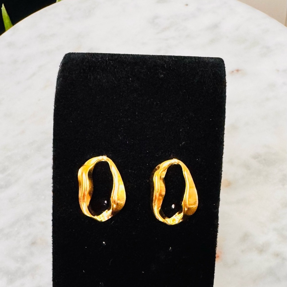 18K Gold Plated Sculpted Earrings - Picture 4 of 5